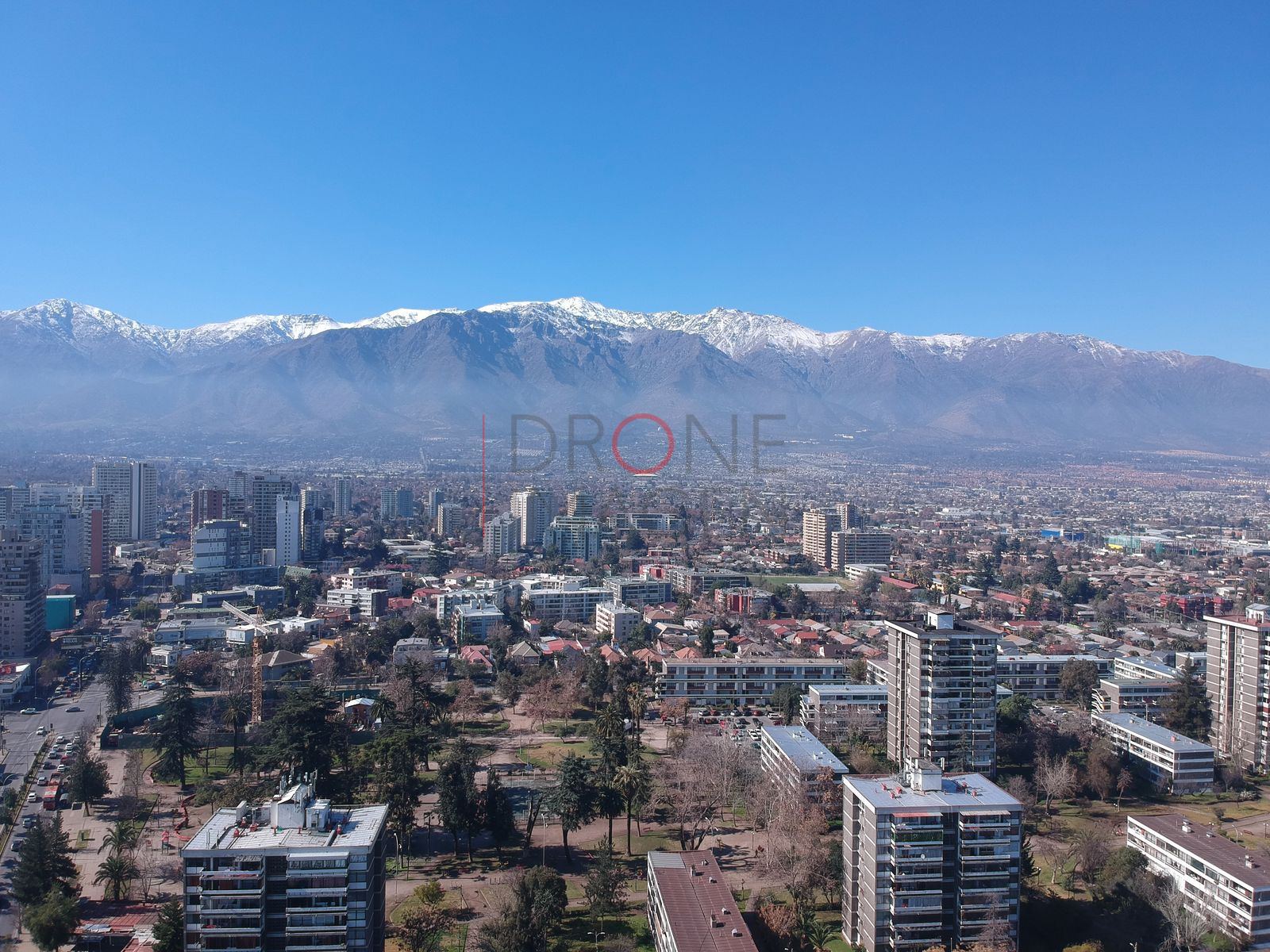 Ciudad y cordillera nevada, Ñuñoa — vista panorámica