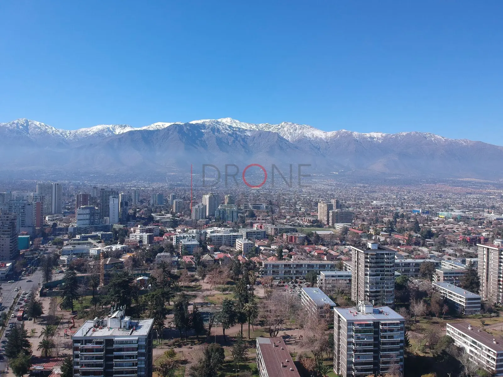Ciudad y cordillera nevada, Ñuñoa — vista panorámica — Santiago, Chile