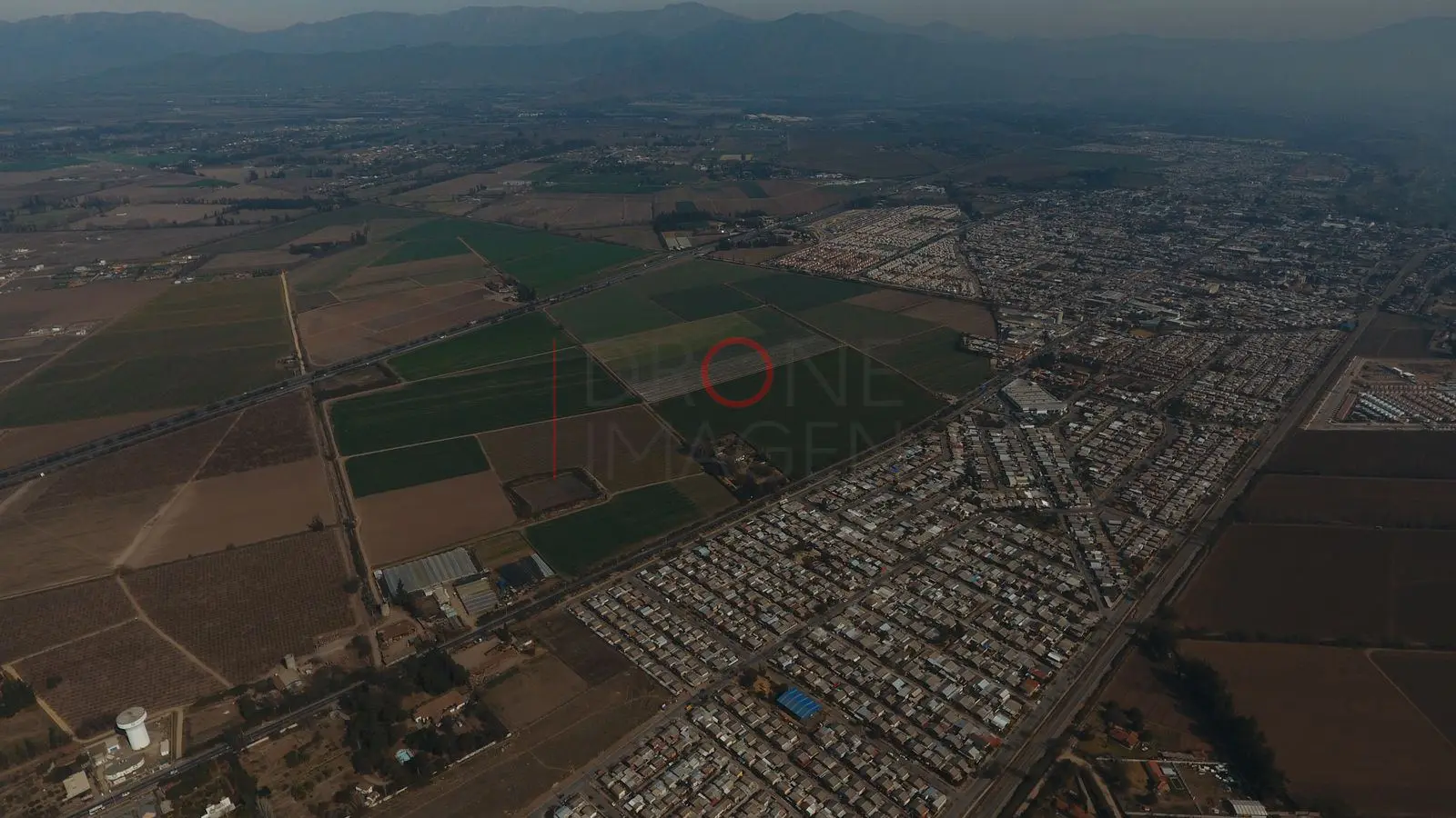 Campos agrícolas y loteos en las afueras, Talagante · vista aérea oblicua