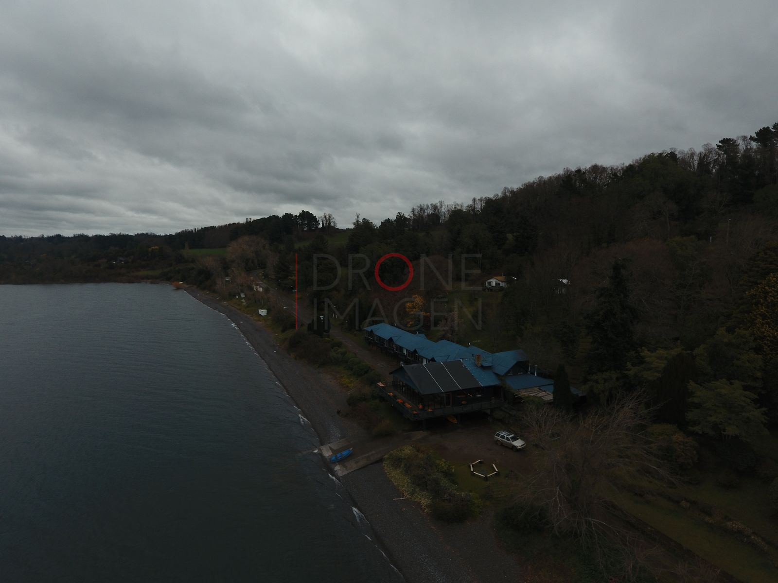 Lago Ranco entre bosque y nubes