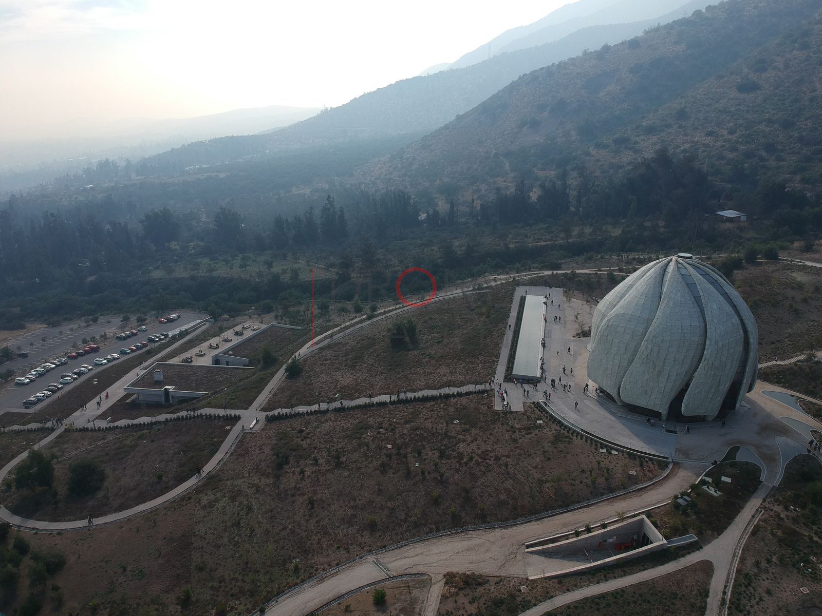 Cúpula del templo frente a la cordillera, Peñalolén