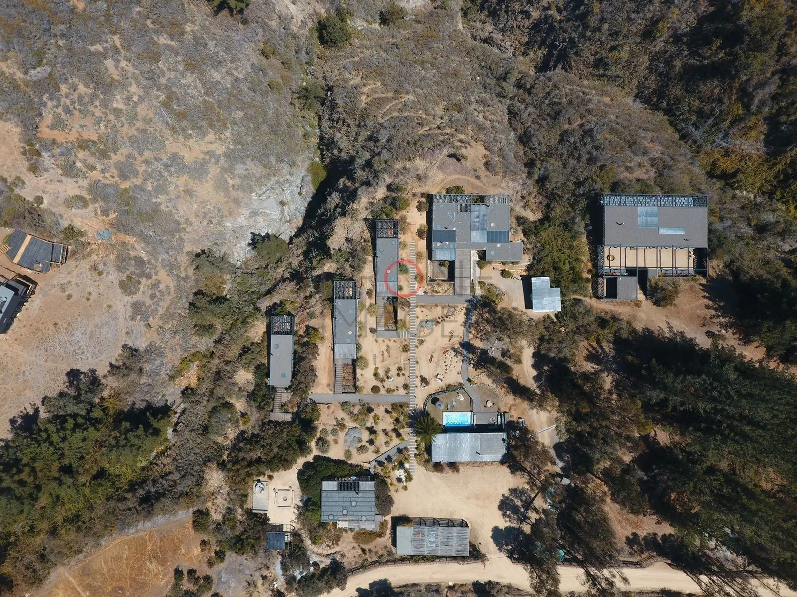 Casas y galpones entre cerros, Navidad