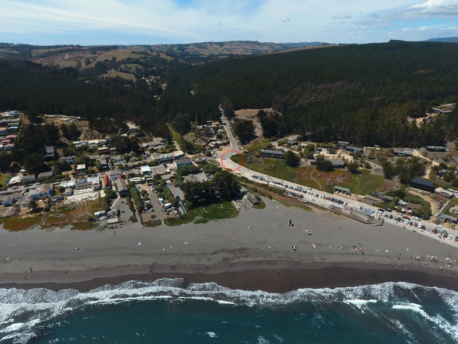 Costanera y casas junto a la playa, Matanzas · Navidad, Región de O'Higgins · vista aérea oblicua