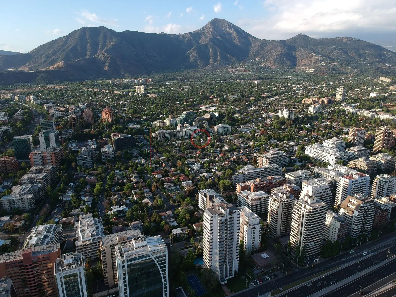 Torres y cordillera al fondo, Las Condes · vista aérea oblicua