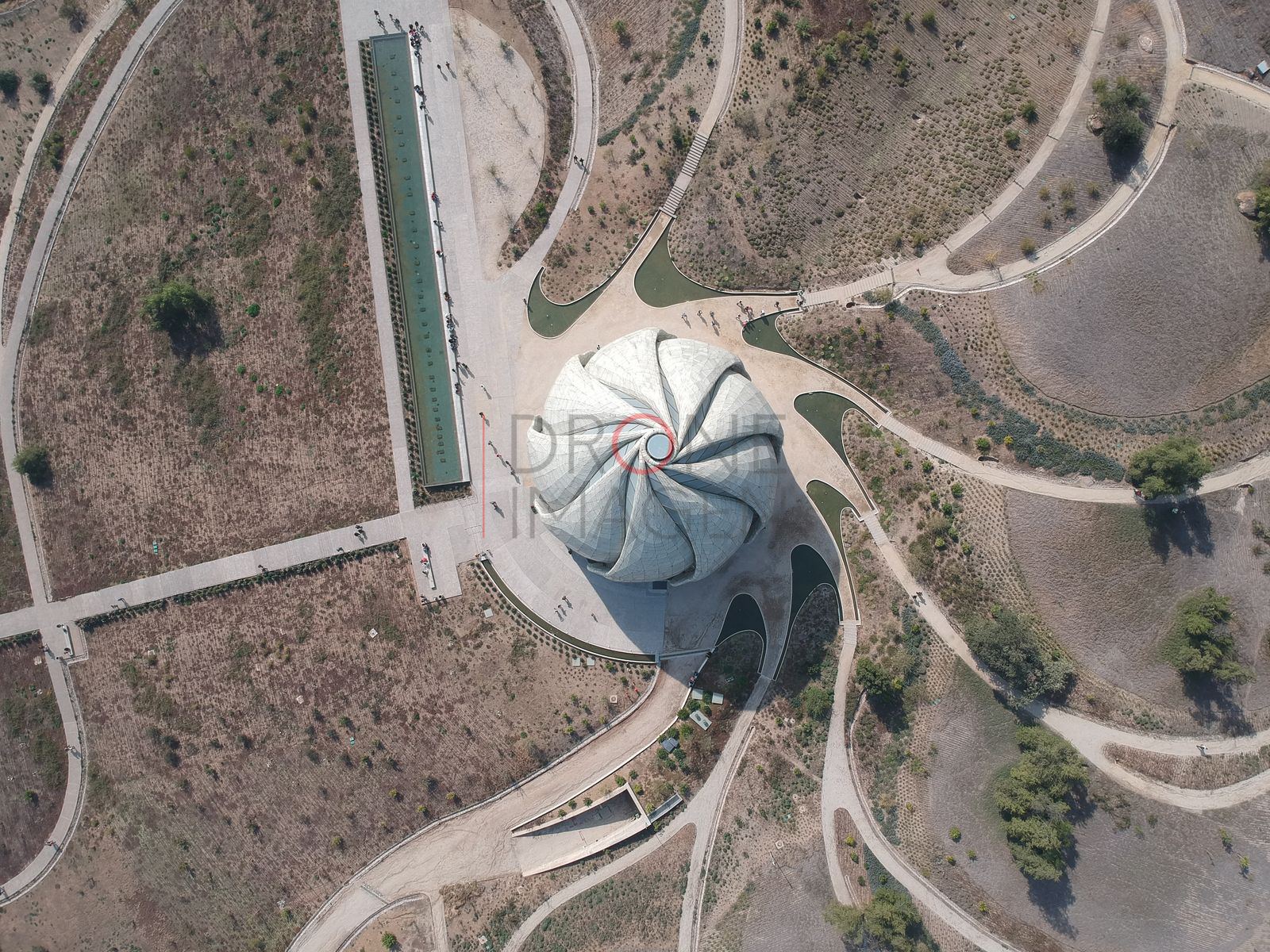 Templo Bahá'í y espejo de agua, Peñalolén
