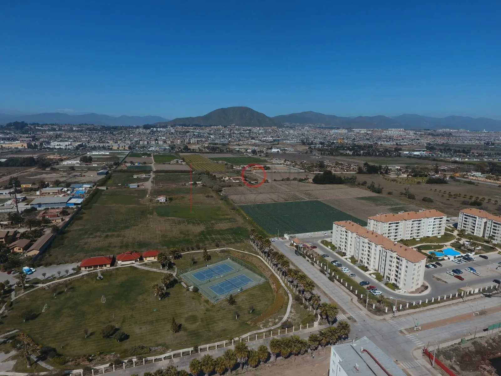 Complejo residencial y canchas, La Serena