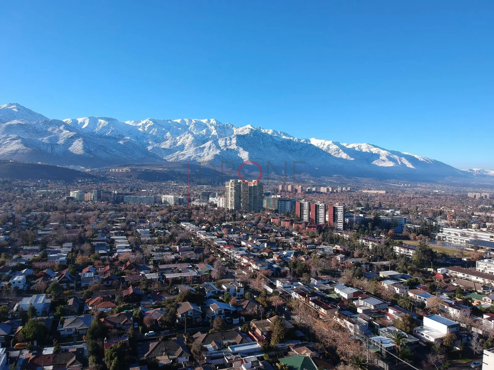 Andes nevados sobre los barrios, Las Condes · vista panorámica