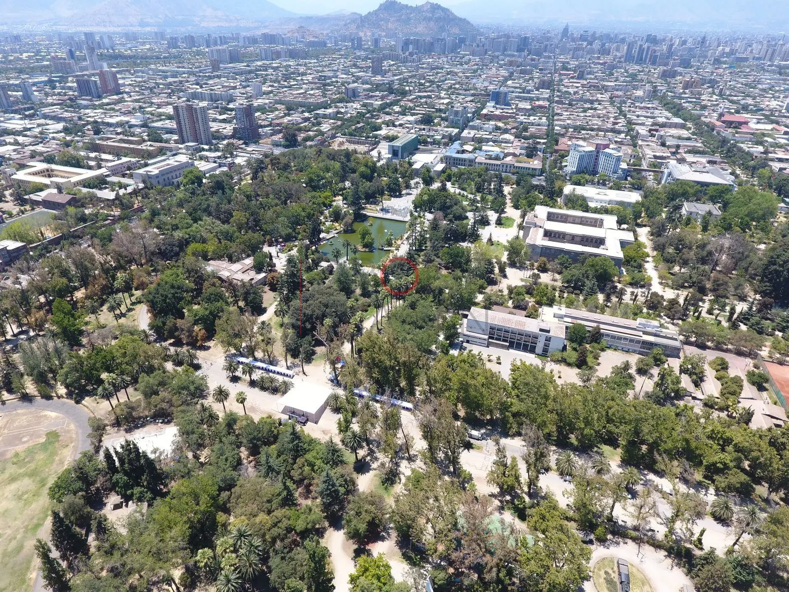 Parque y edificios de la ciudad, Quinta Normal · vista aérea oblicua