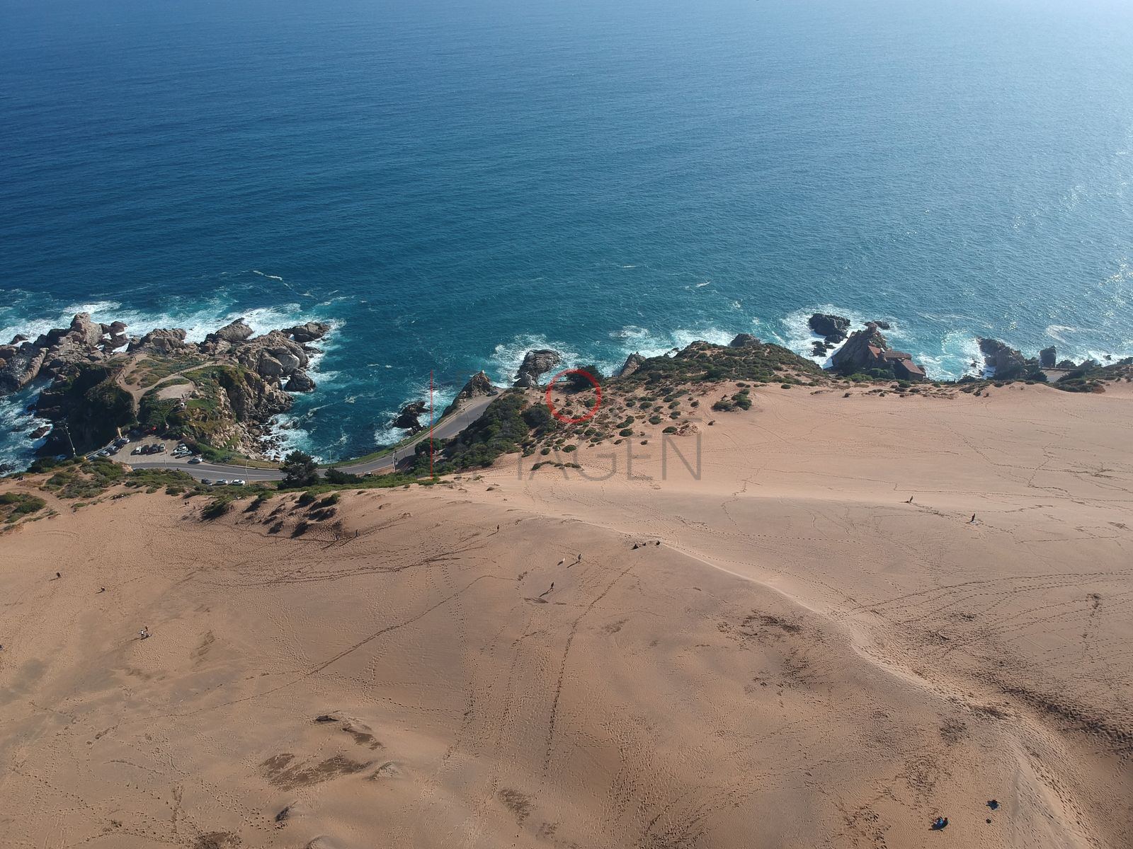 Roqueríos y duna sobre el mar, Concón