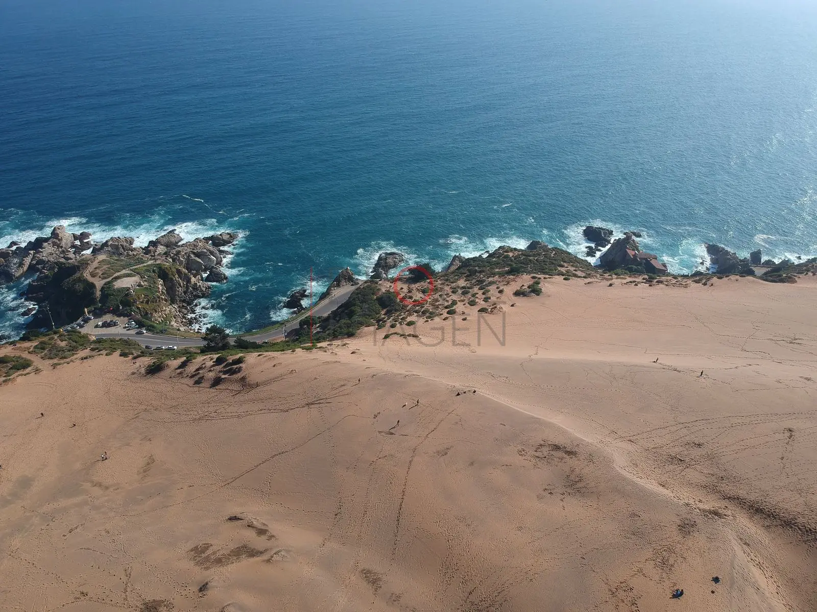 Roqueríos y duna sobre el mar, Concón