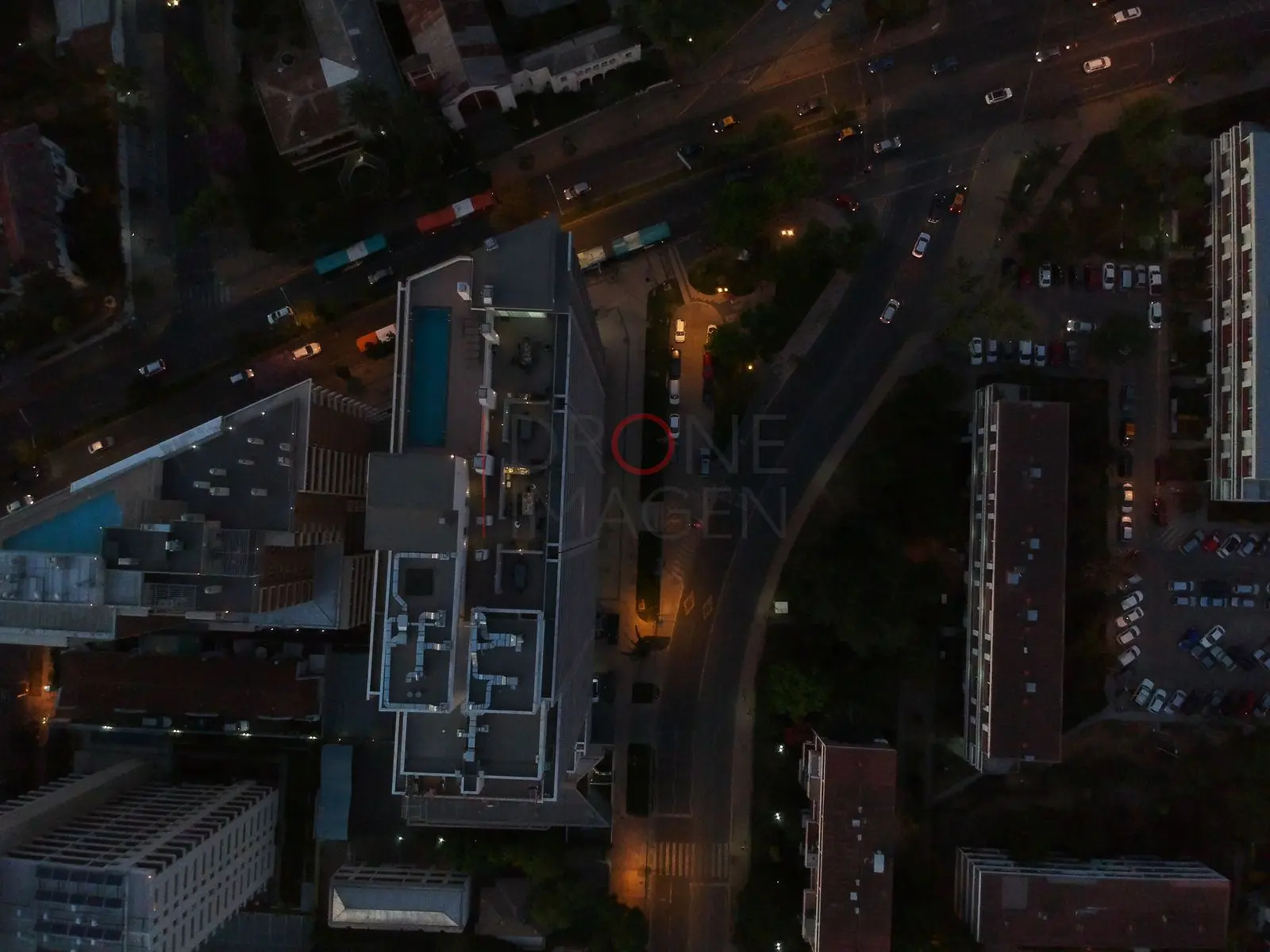 Autopista y edificios de noche, Ñuñoa · vista cenital