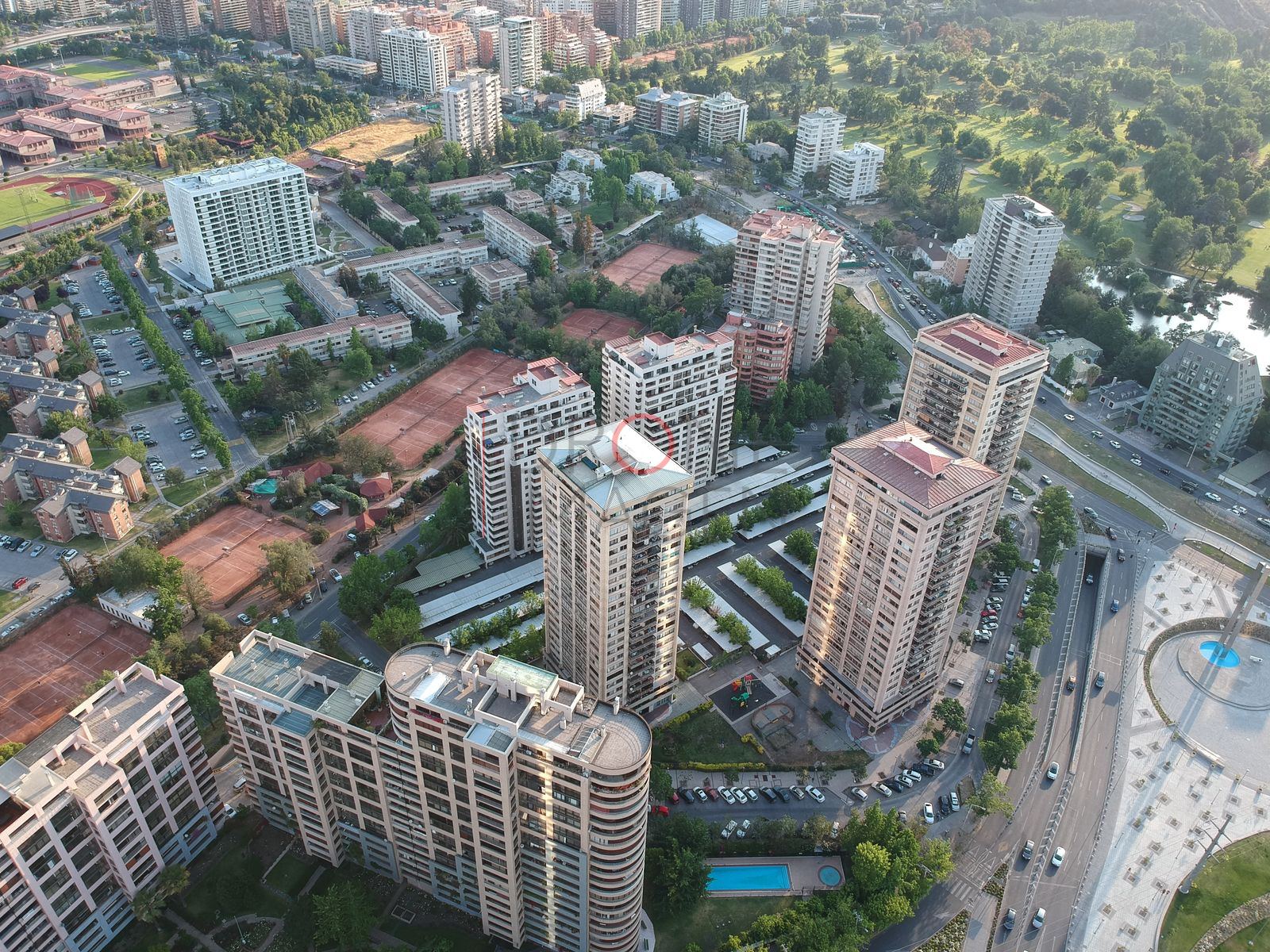 Edificios y canchas de tenis, Las Condes