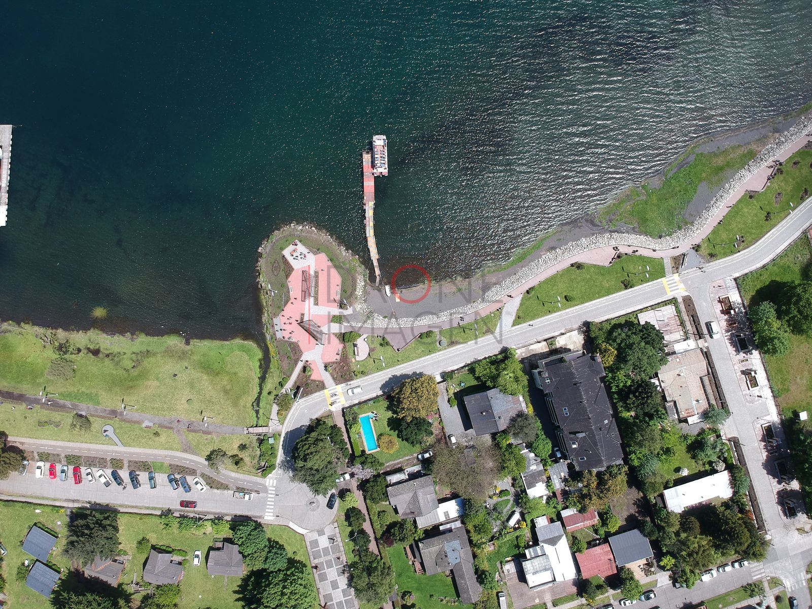 Muelle y mirador junto al lago, Centro de Pucón
