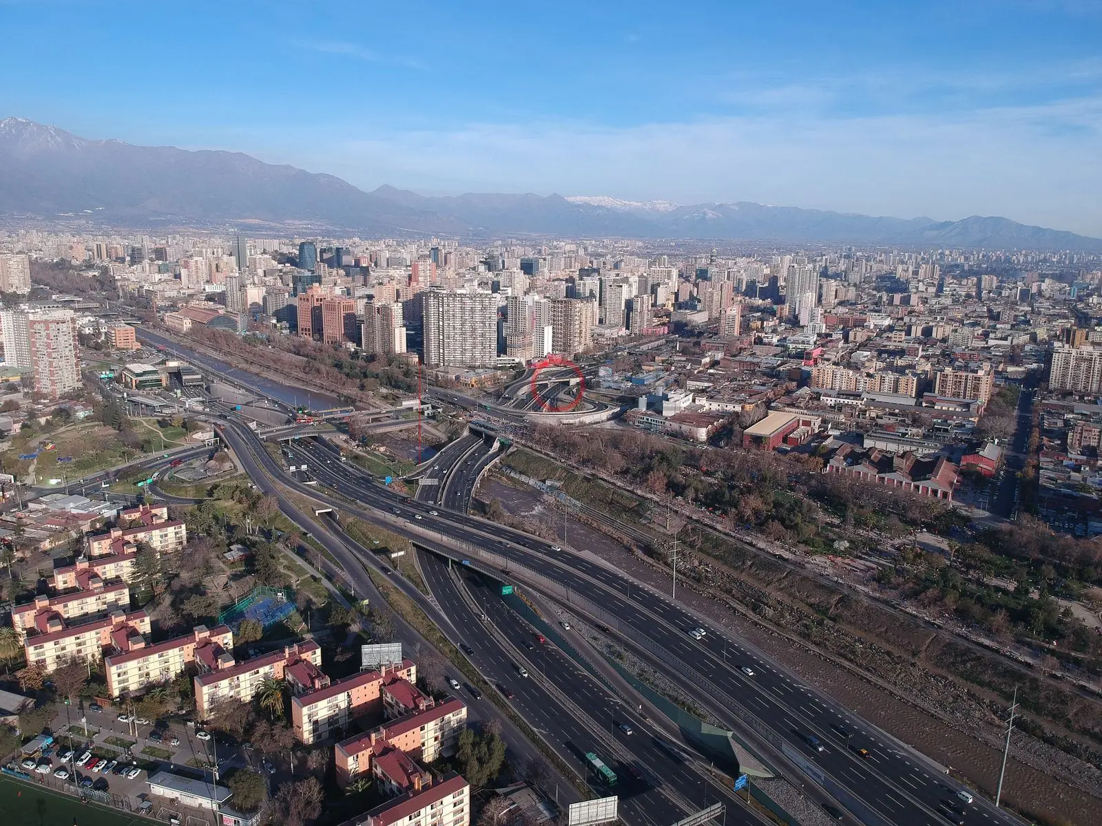 Enlaces de autopista y población, Independencia · vista aérea oblicua