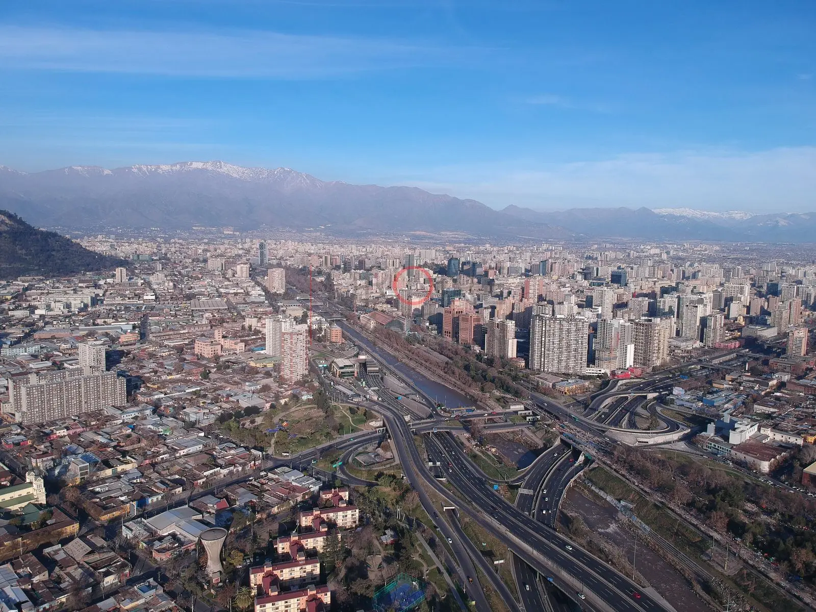 Ciudad y cordillera nevada, Independencia · vista panorámica