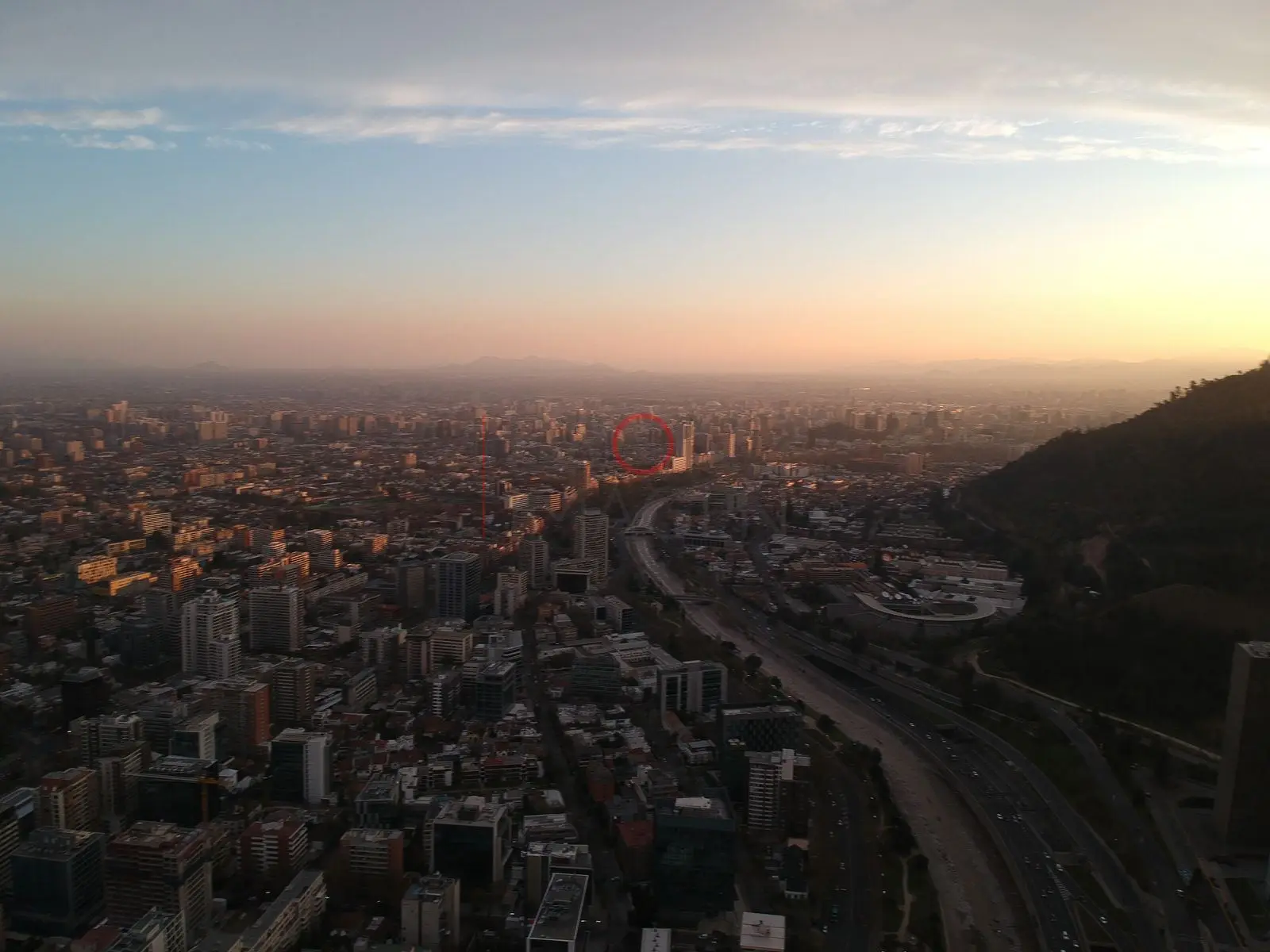 Atardecer sobre la ciudad desde el cerro, Providencia — Santiago, Chile