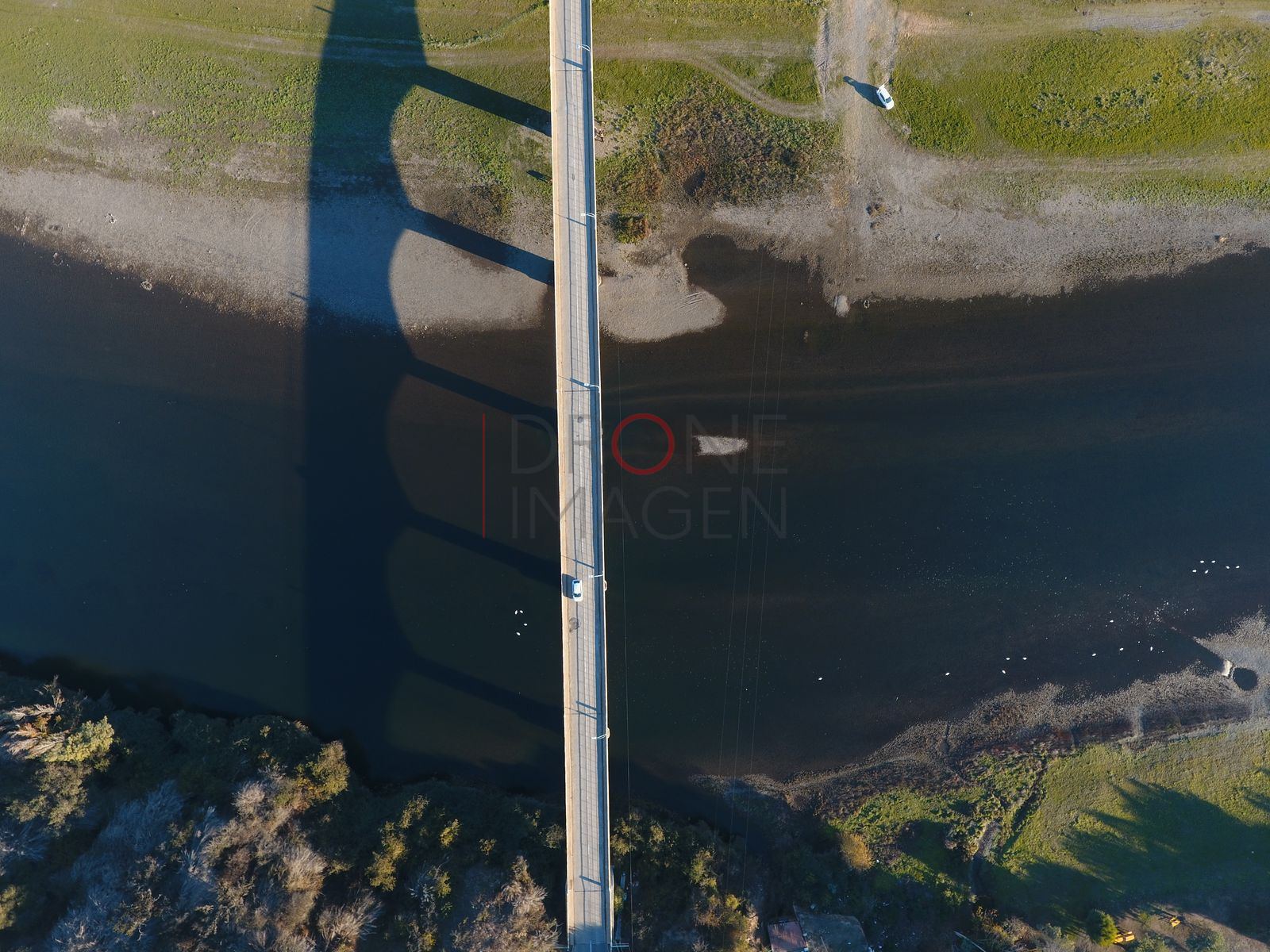 Puente sobre el río