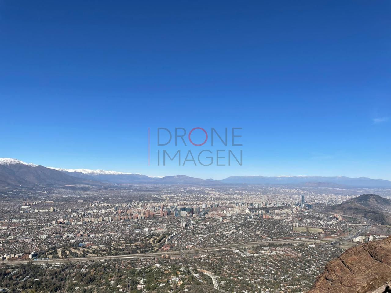 Santiago y bruma vistos desde la precordillera