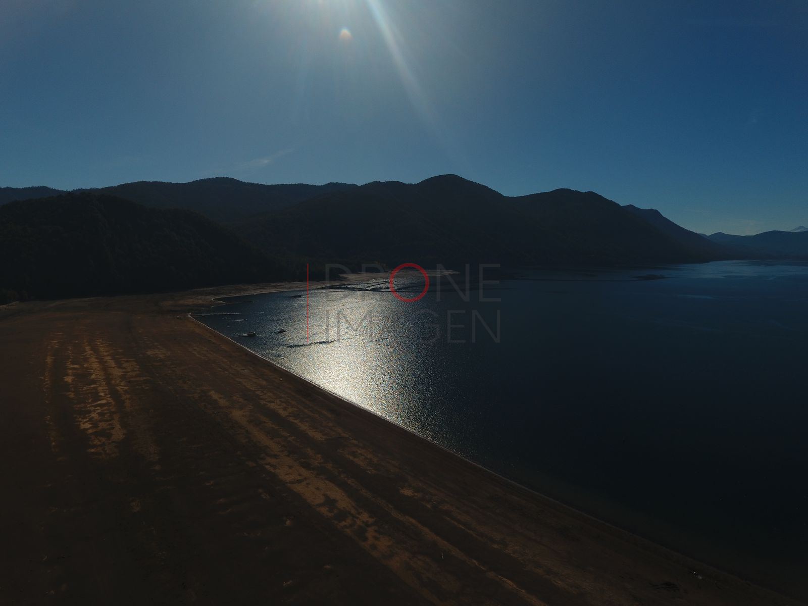 Reflejo del sol en el lago Caburgua (2)