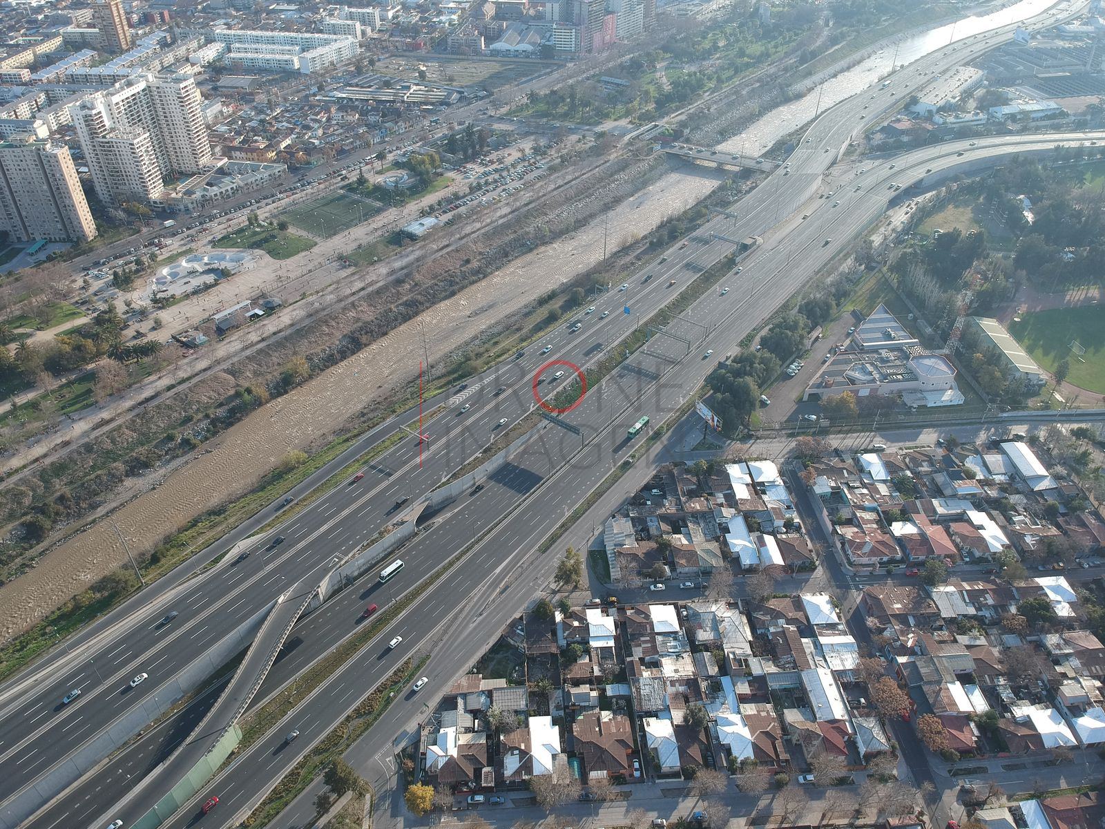 Autopista y río Mapocho desde arriba, Independencia