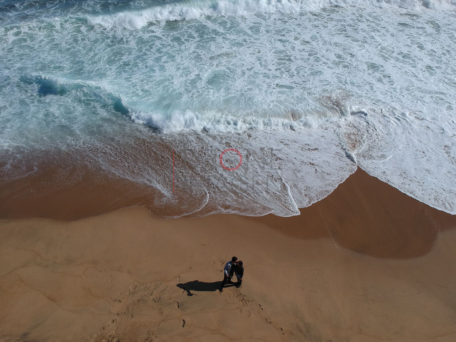 Ola y espuma sobre la arena, Reñaca