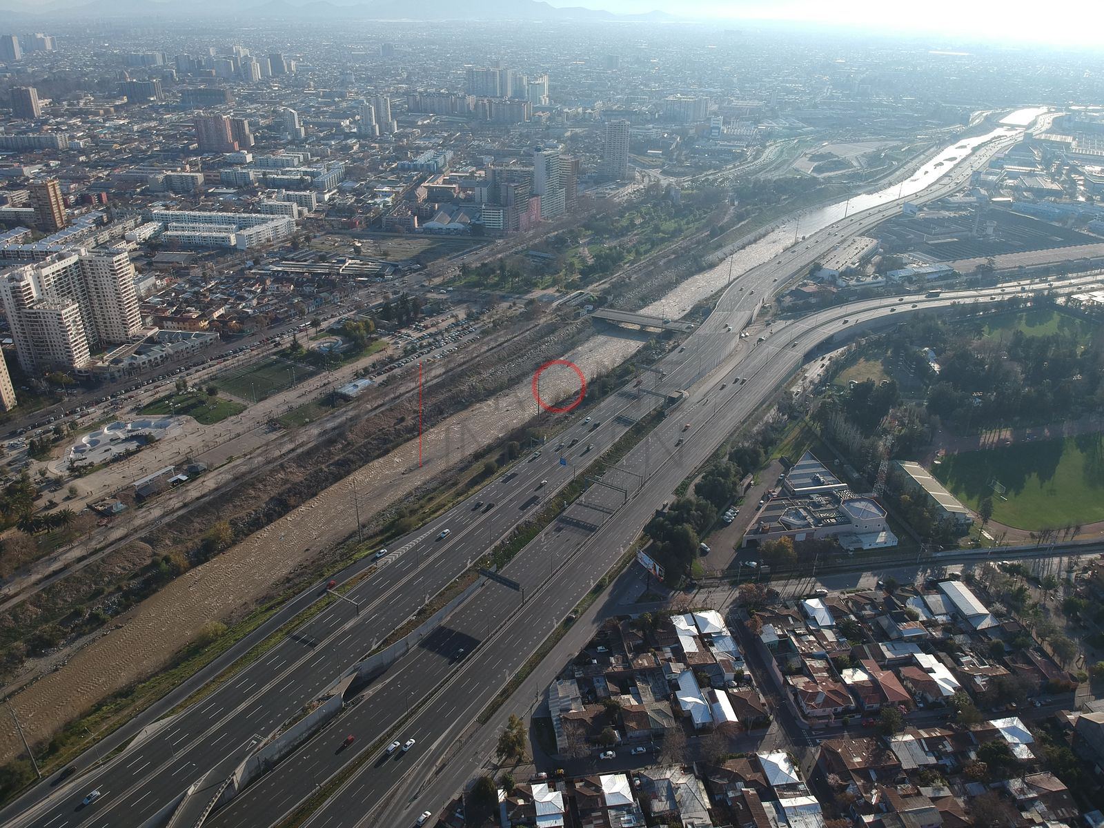 Autopista junto al río Mapocho, Independencia
