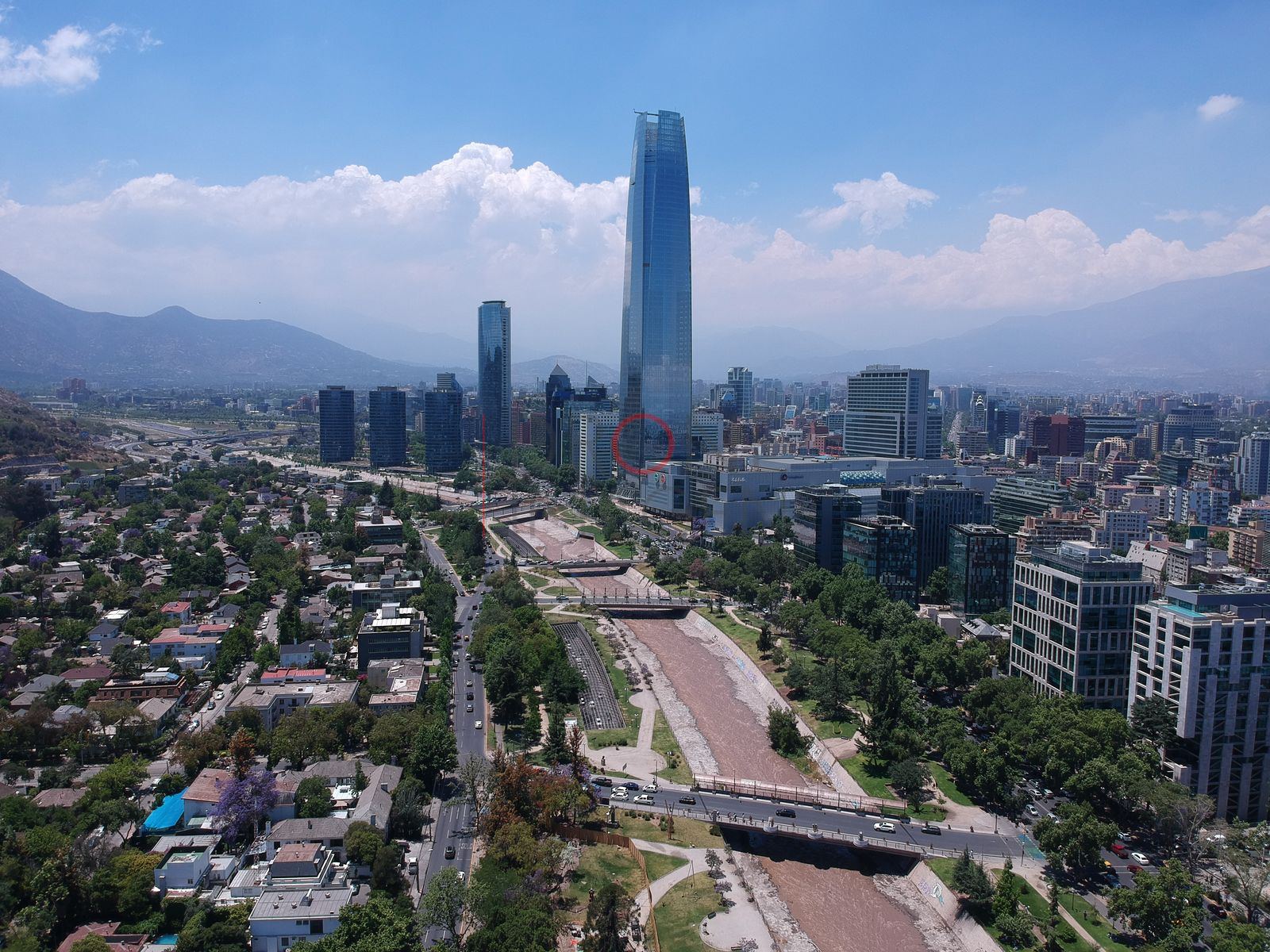 Gran Torre Santiago y barrios de Providencia