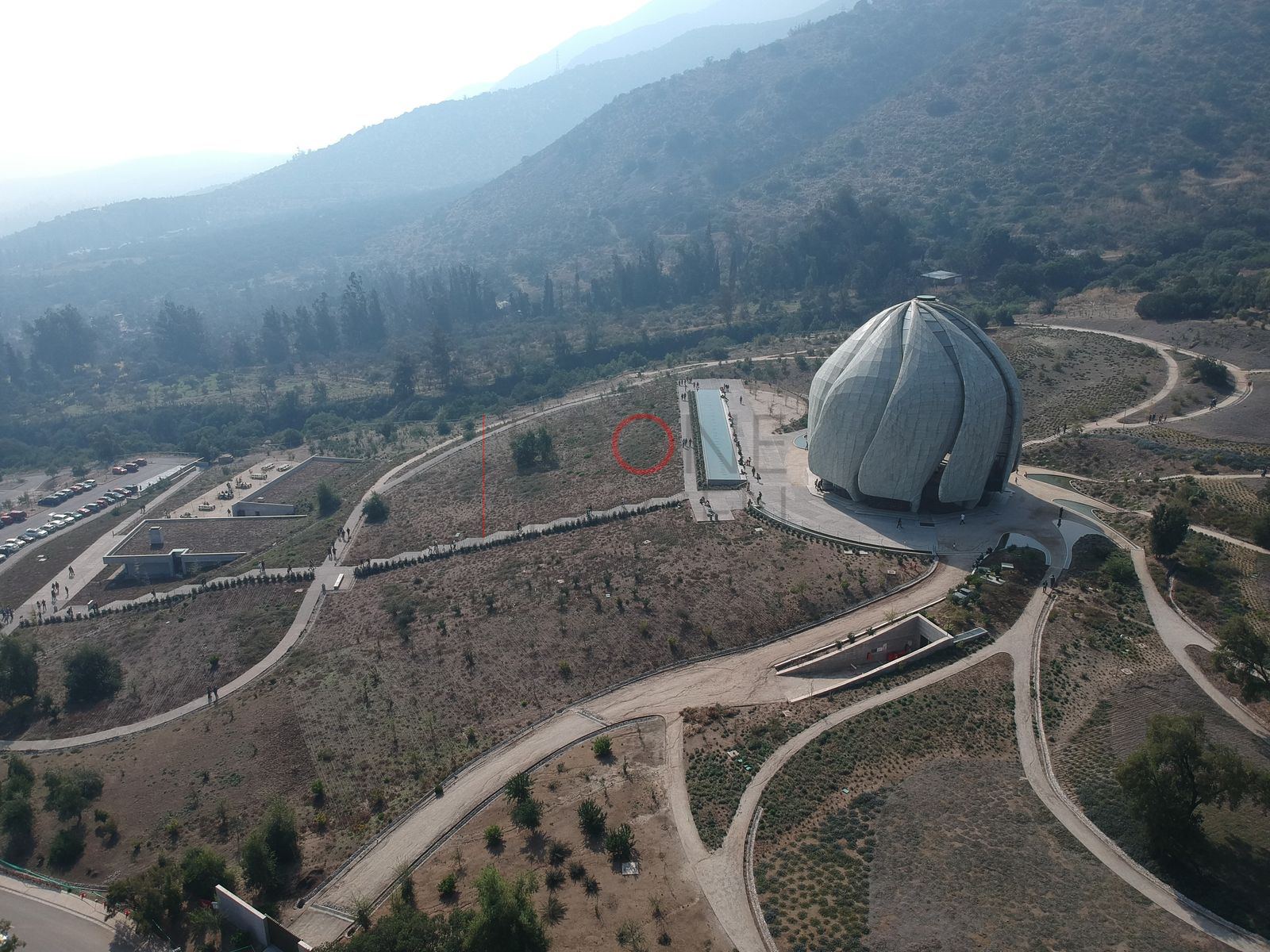 Templo Bahá'í y cerros de la precordillera, Peñalolén