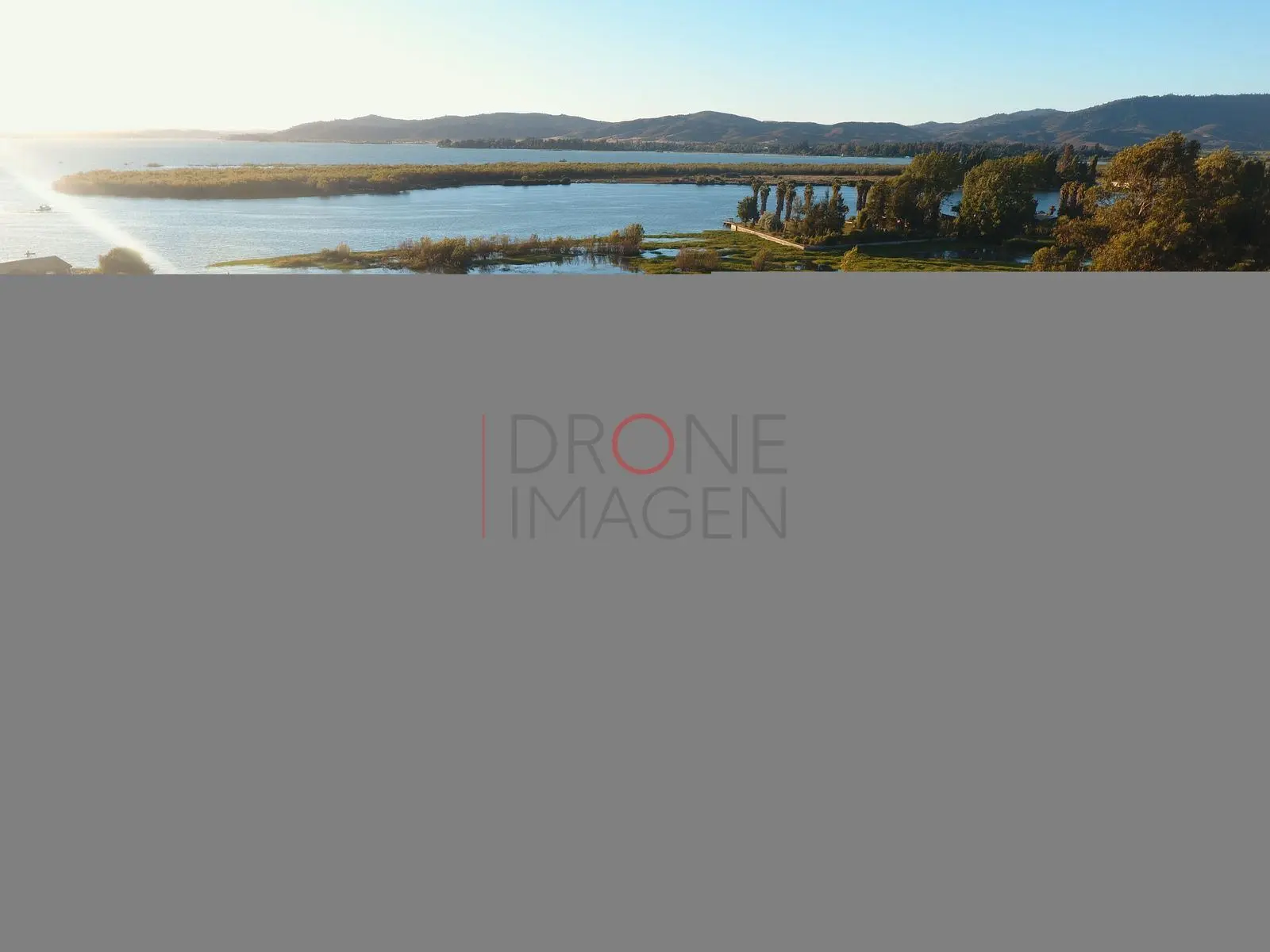 Panorama del lago al atardecer, Las Cabras — Lago Rapel, Chile