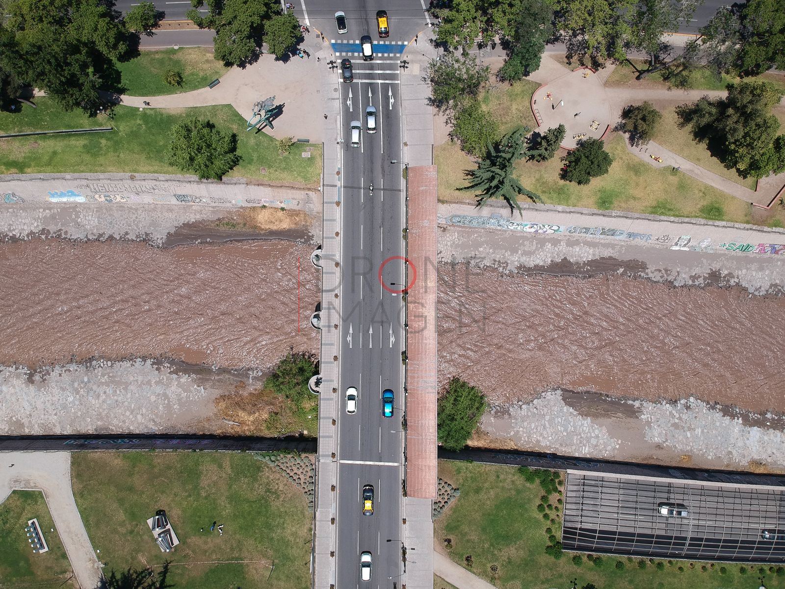 Puente sobre el cauce del río, Providencia