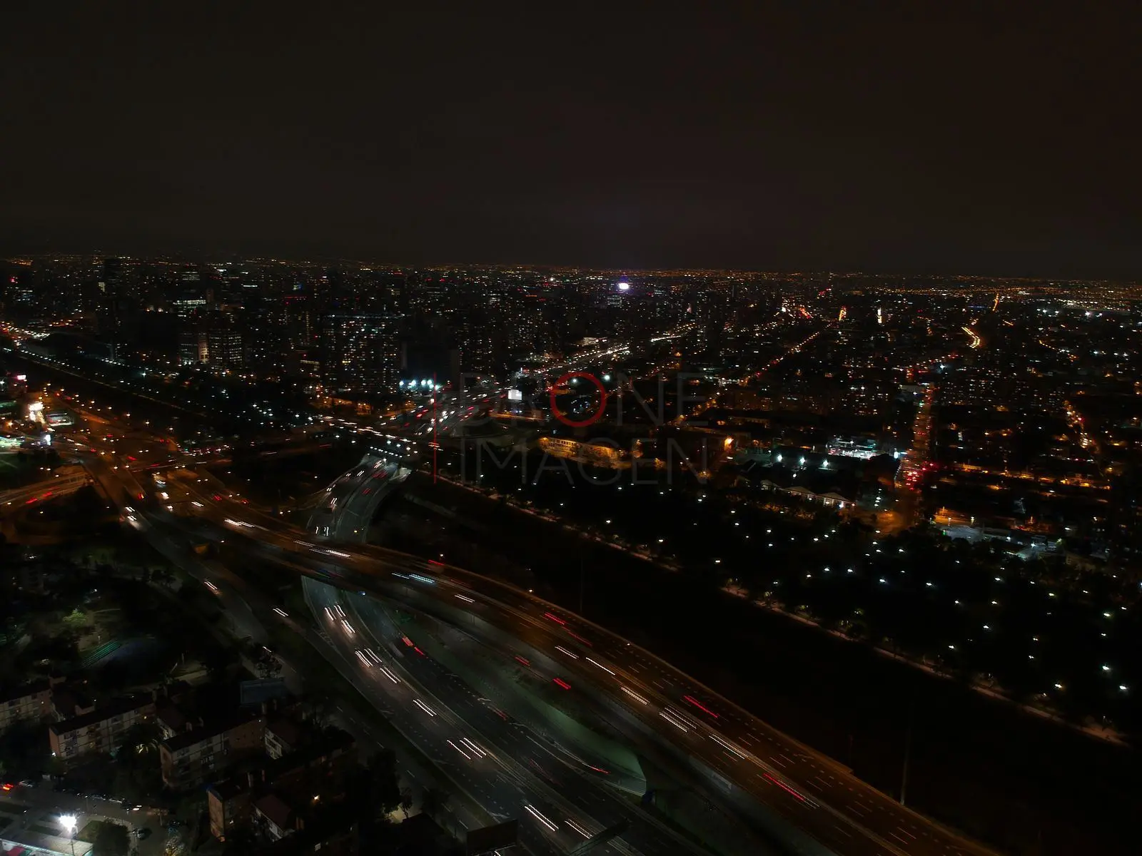 Luces de la ciudad en la noche, Independencia — Santiago, Chile