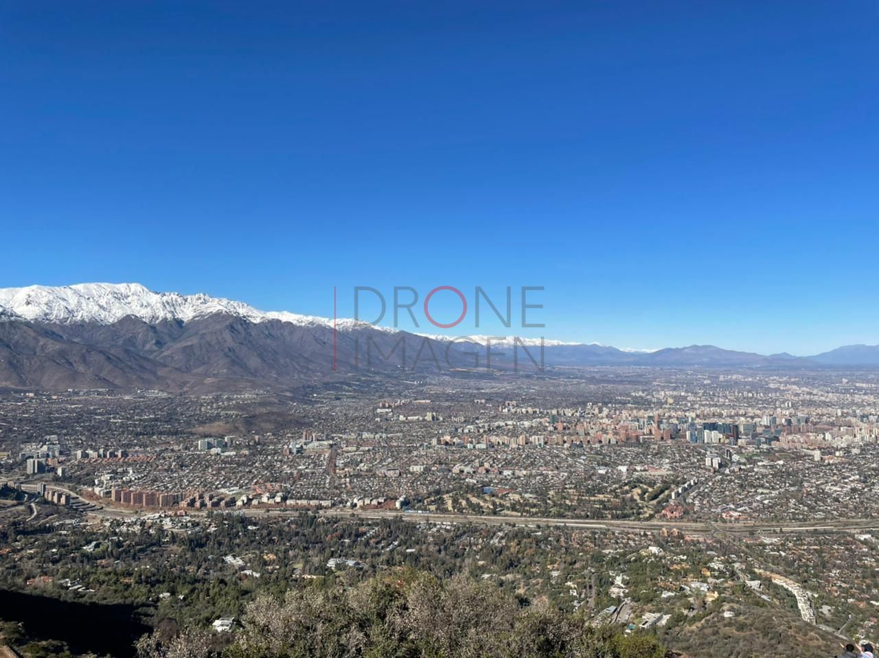 Santiago y cordillera bajo cielo despejado (2)