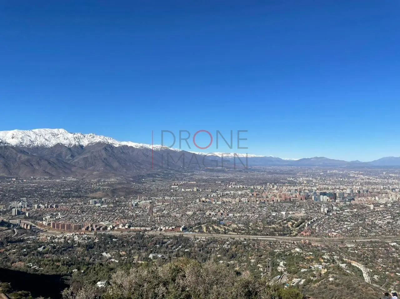 Santiago y cordillera bajo cielo despejado (2)