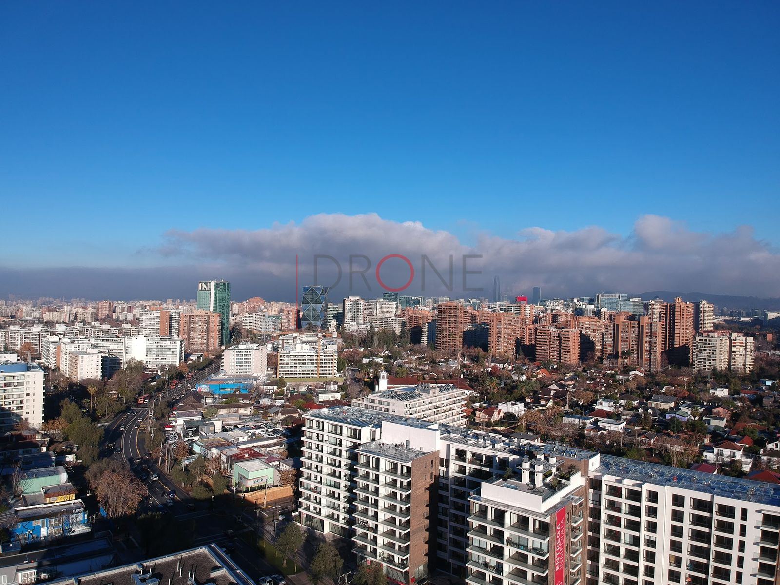 Ciudad y nubes vistas desde el cerro