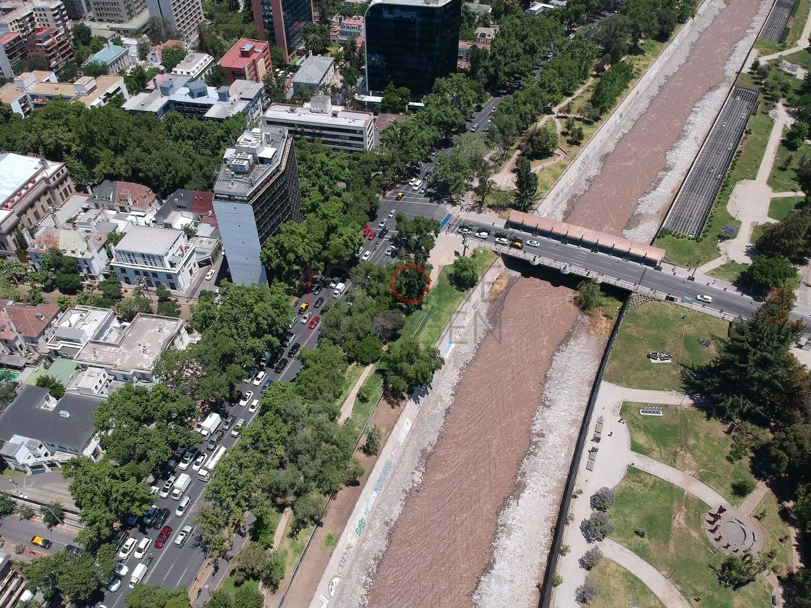 Puente sobre el río Mapocho, Providencia · vista cenital