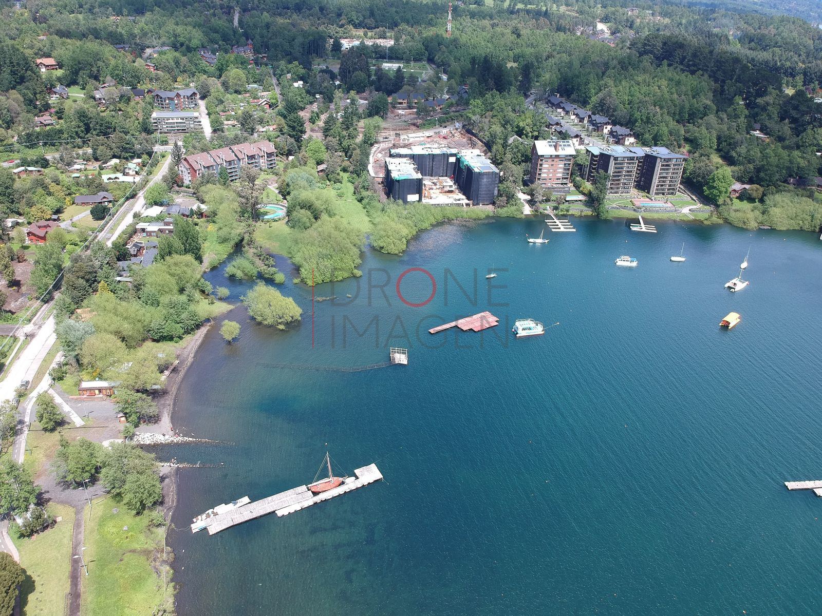 Bahía y hotel sobre el lago, Centro de Pucón