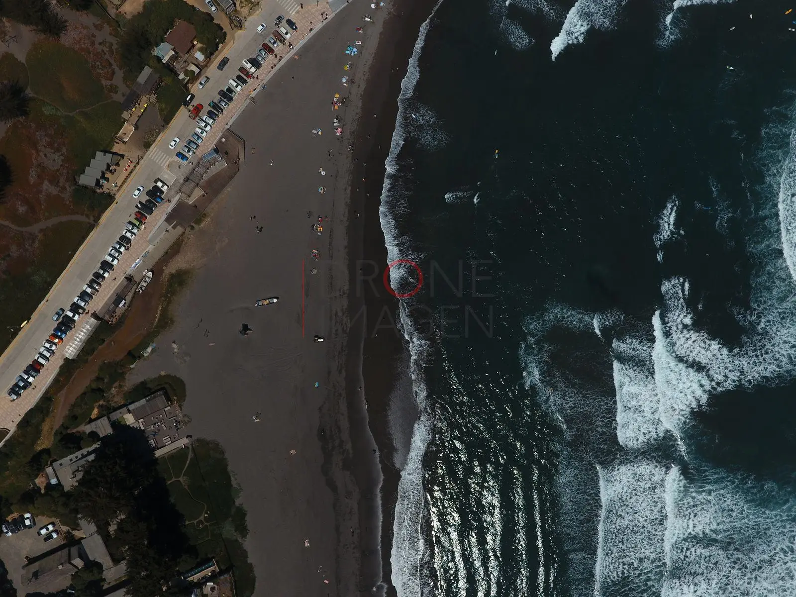 Costanera y olas desde arriba, Matanzas — Navidad, Chile