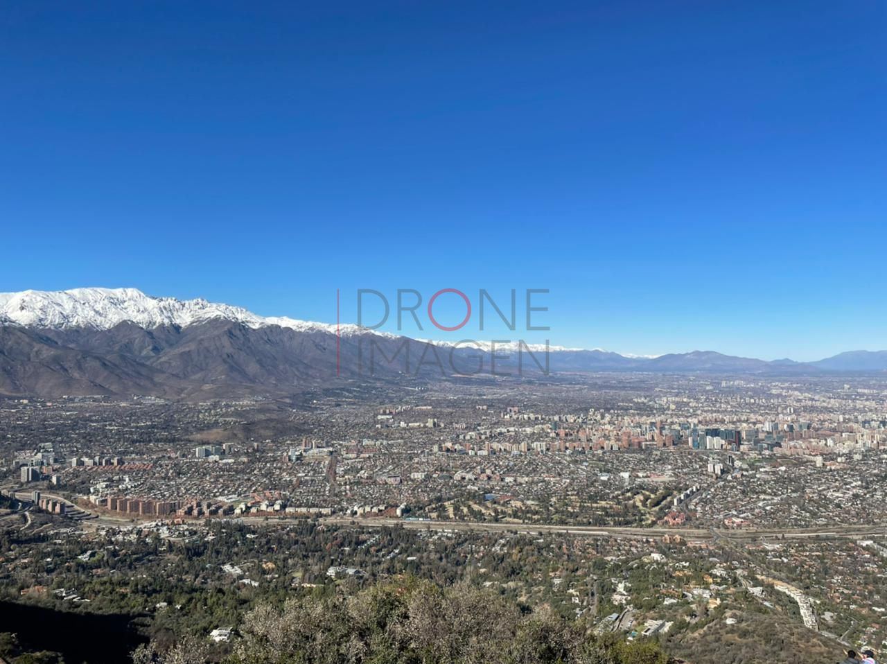 Santiago y cordillera nevada, vista panorámica