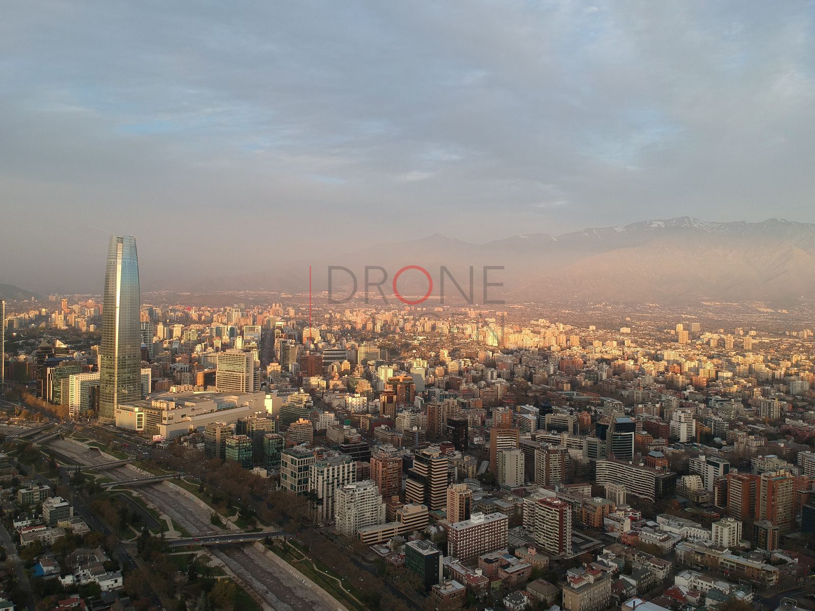 Ciudad dorada al atardecer, Providencia