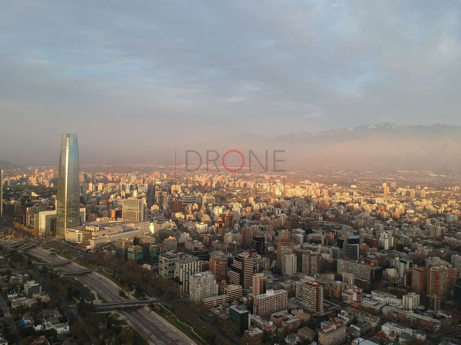 Ciudad dorada al atardecer, Providencia — Santiago, Chile
