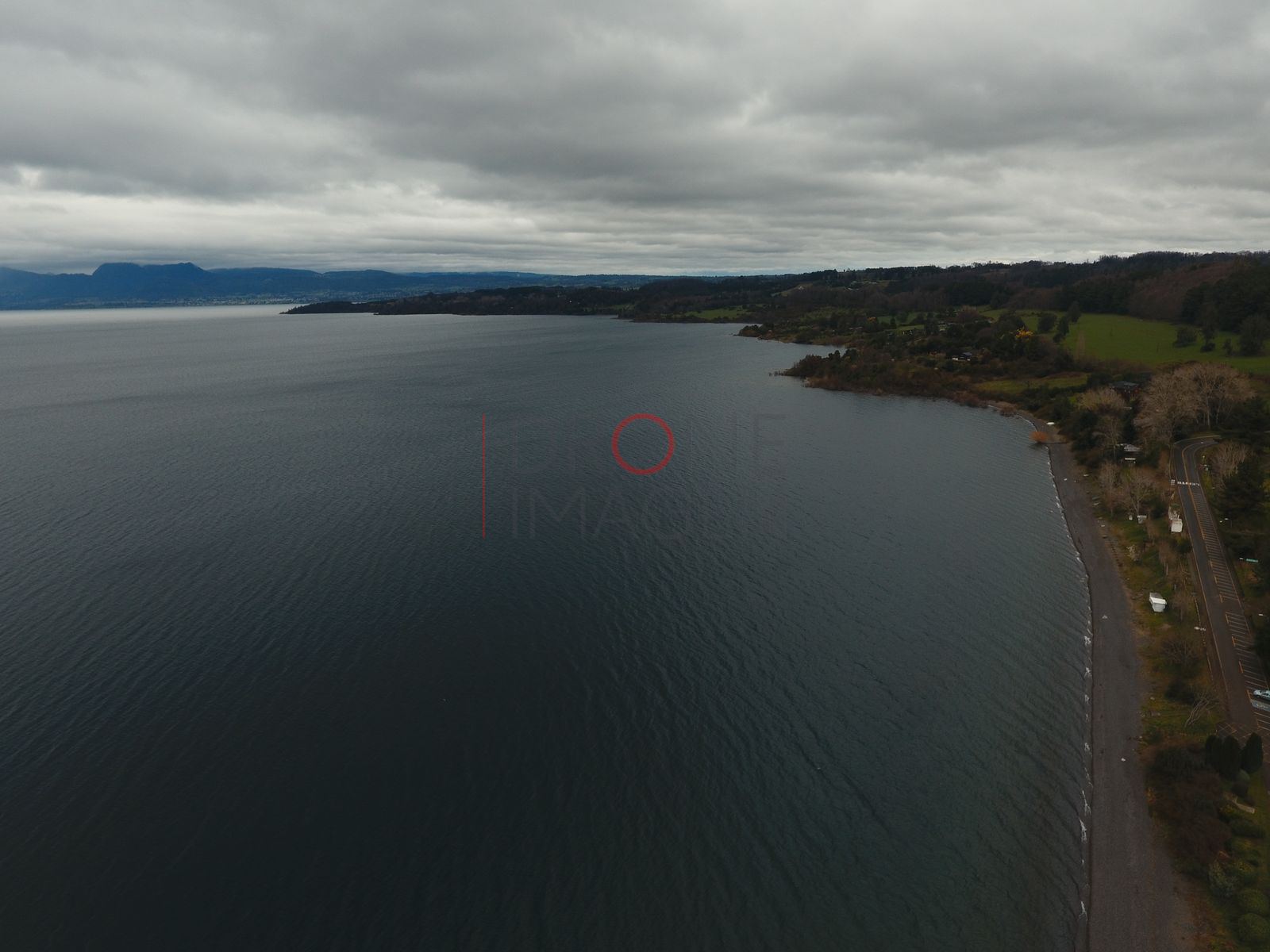 Lago Ranco bajo cielo nublado (2)