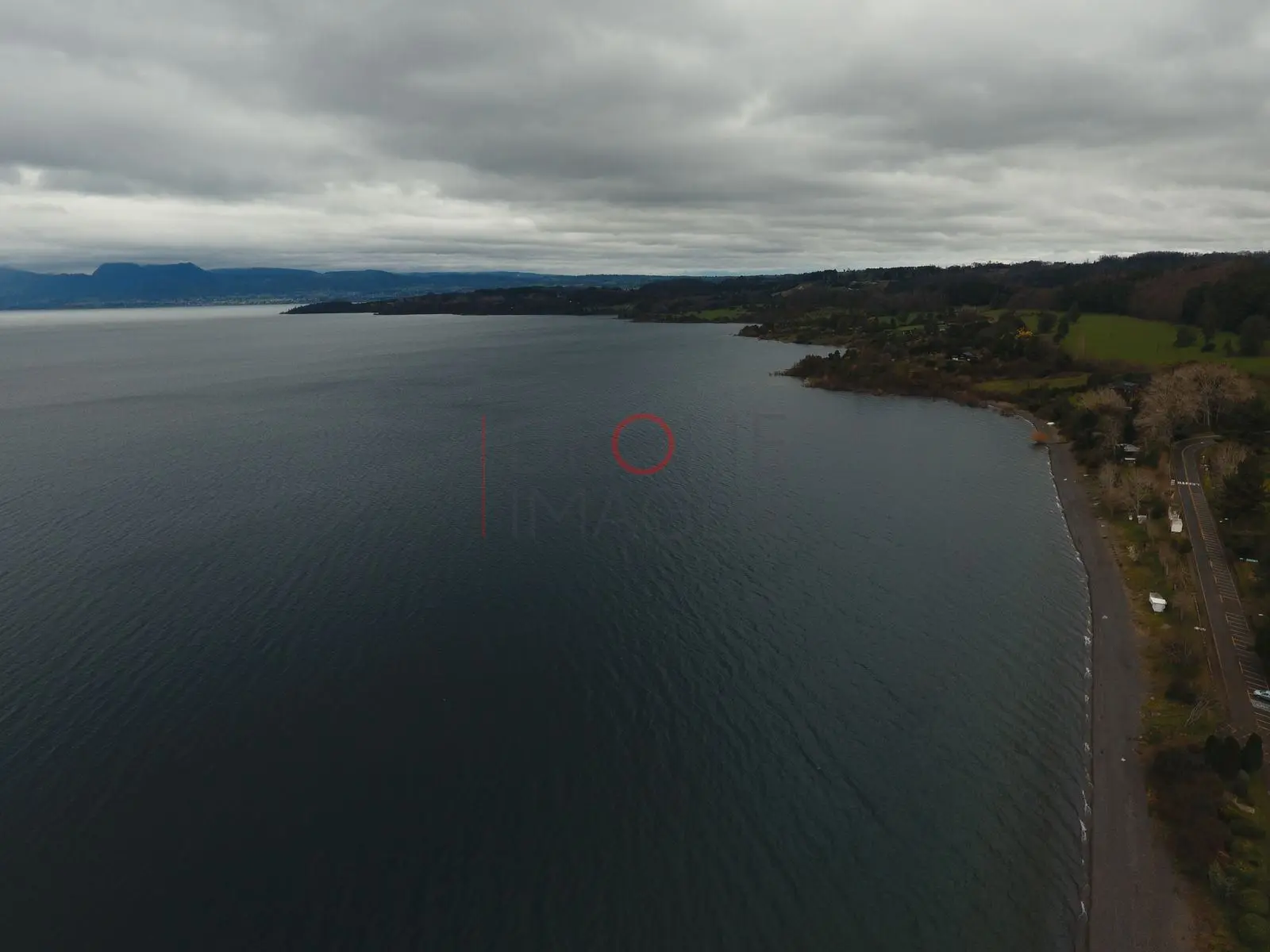 Lago Ranco bajo cielo nublado (2)