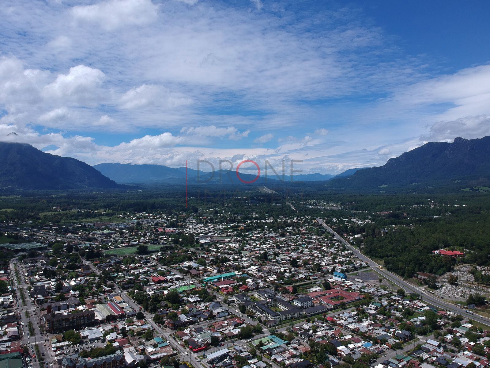 Pucón y cordillera al fondo, Centro de Pucón
