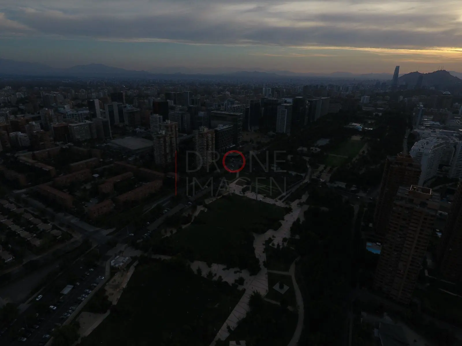 Ciudad al anochecer, Las Condes — Santiago, Chile