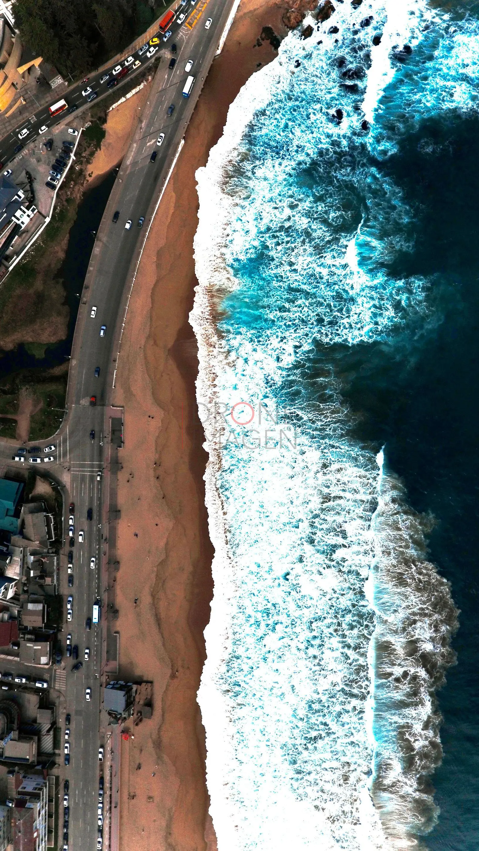 Costanera y oleaje, vista cenital — Viña del Mar, Chile