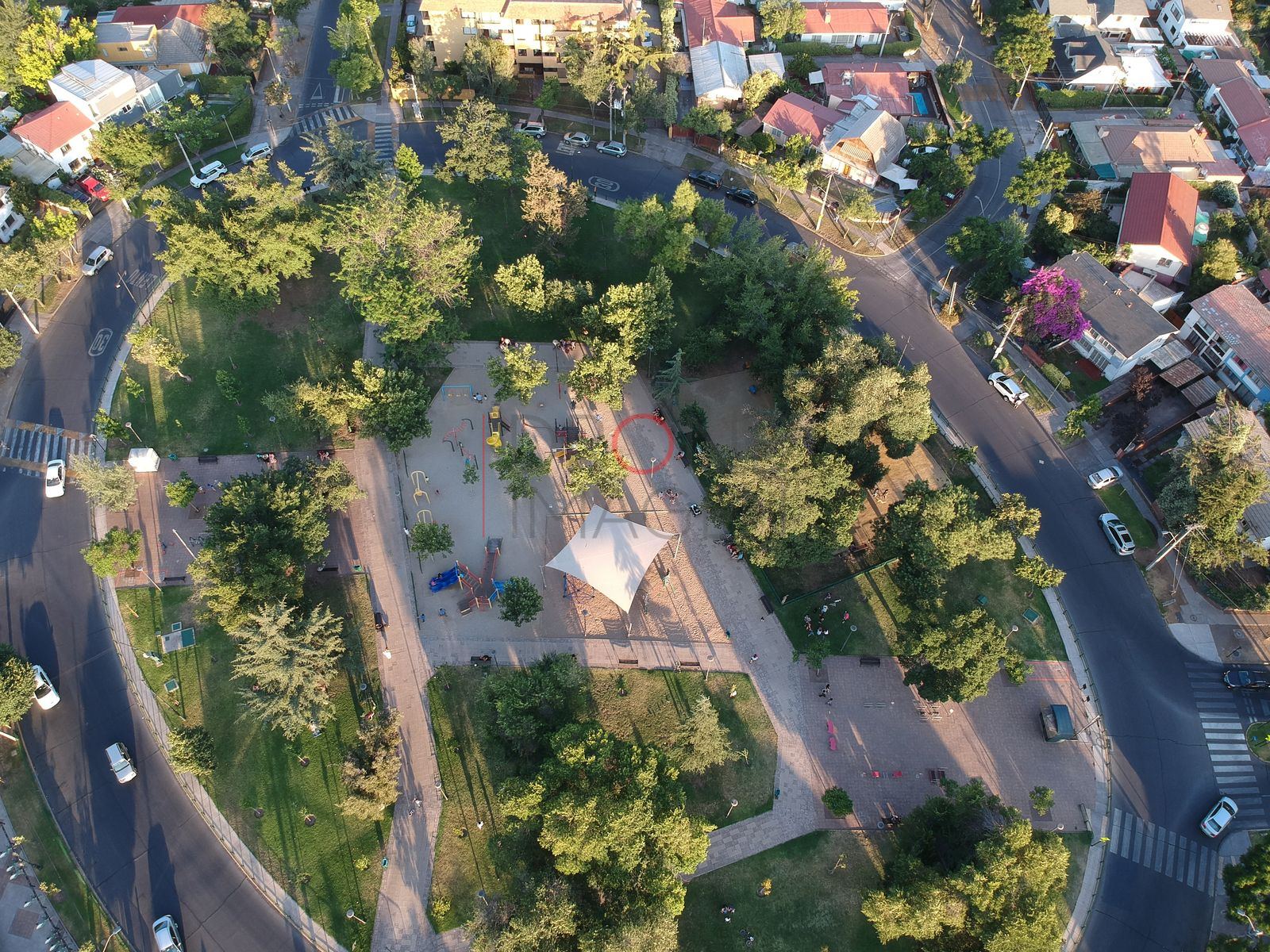 Parque junto a la avenida, Vitacura