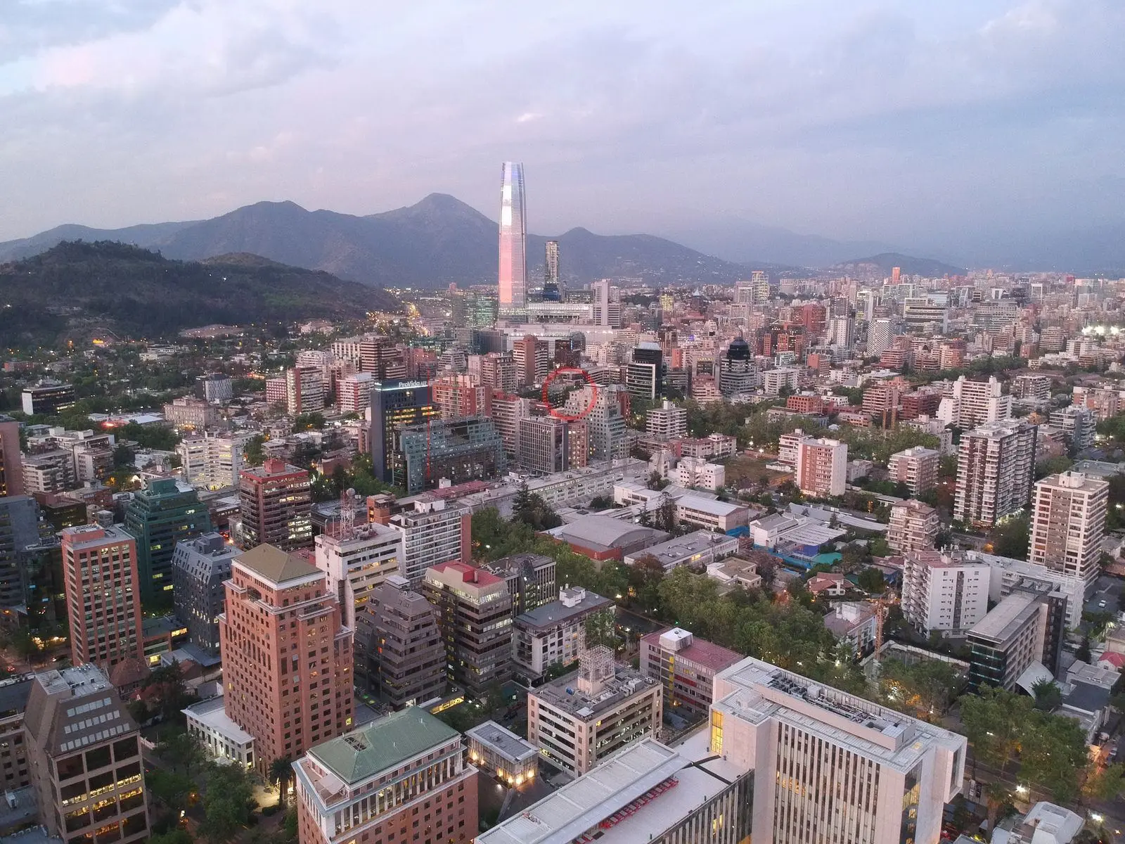 Gran Torre Santiago y edificios, Providencia · vista aérea oblicua