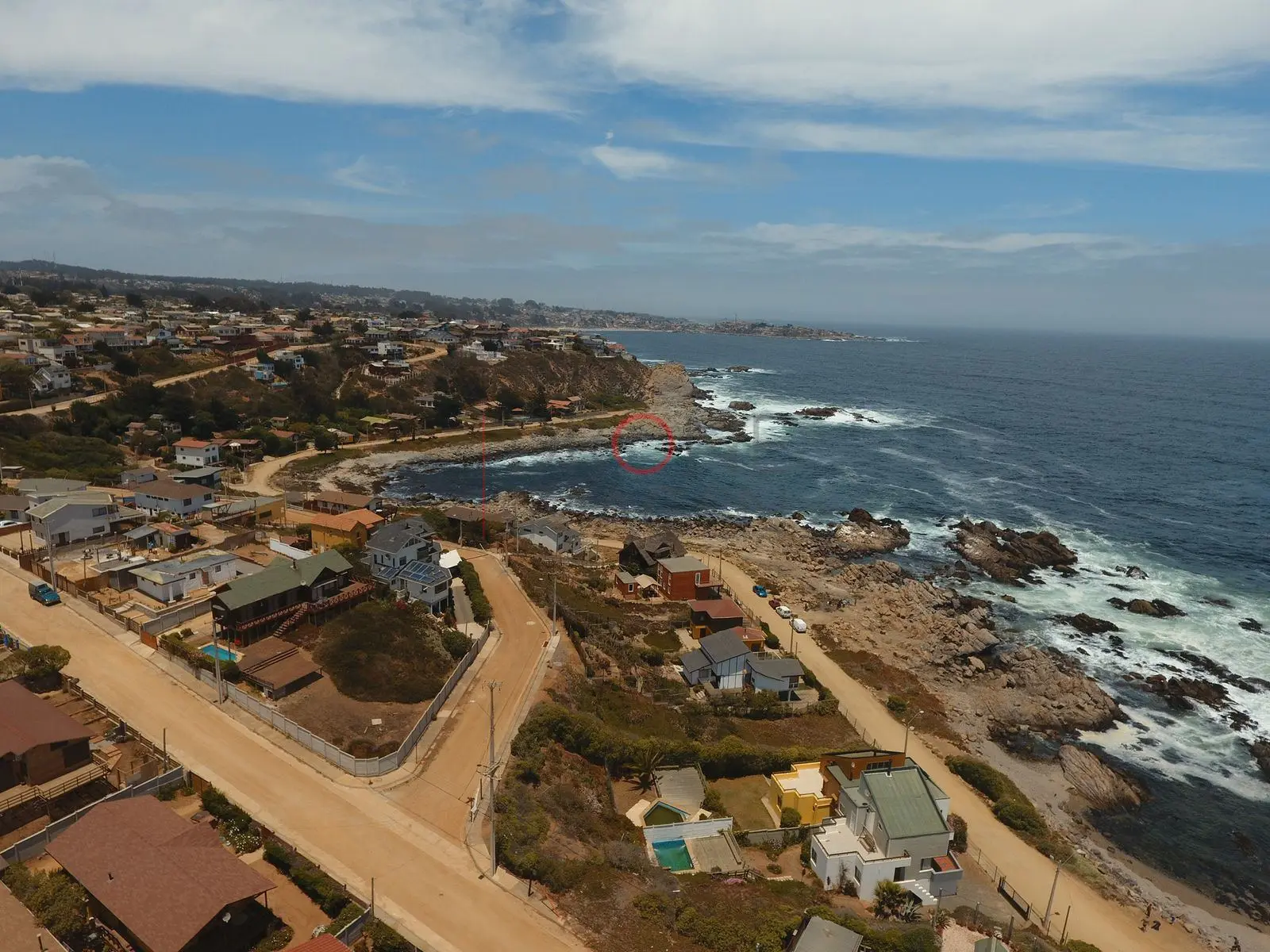 Casas costeras y caminos de tierra, El Quisco